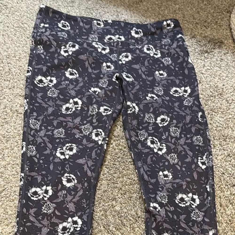 Large Women’s Fabletics Leggings